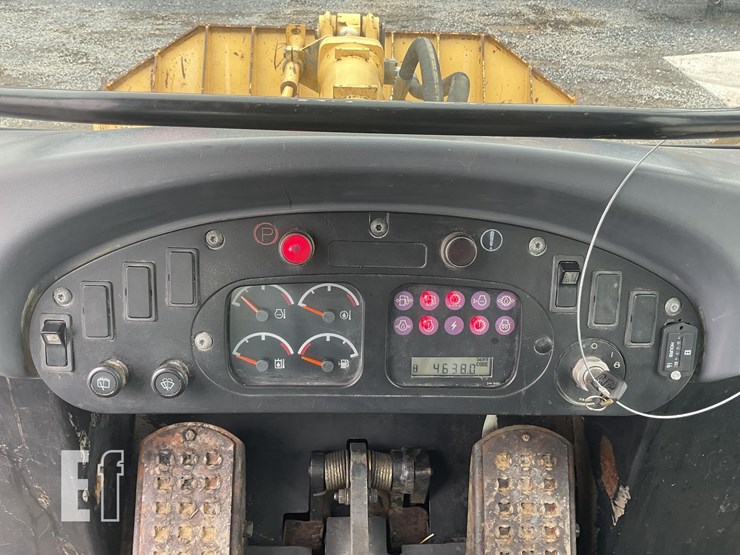 2005-caterpillar-953c-image-18