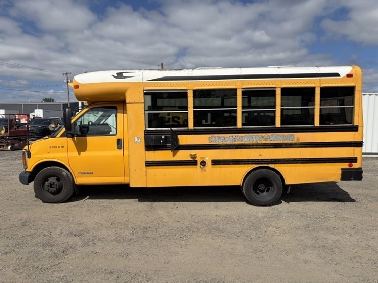 2002-chevrolet-express-3500-image-7