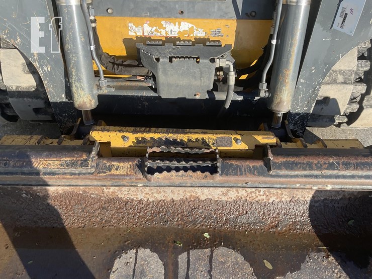 2017-deere-317g-image-12