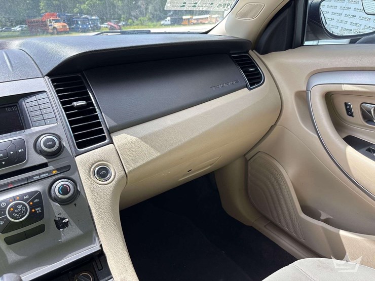 2018-ford-taurus-sedan-image-21