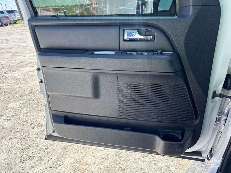2016-ford-expedition-xlt-image-11