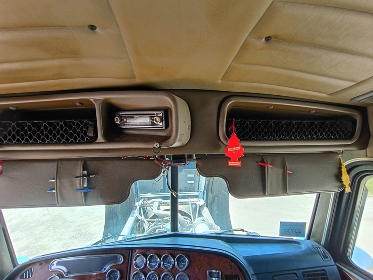 2005-peterbilt-379-image-63