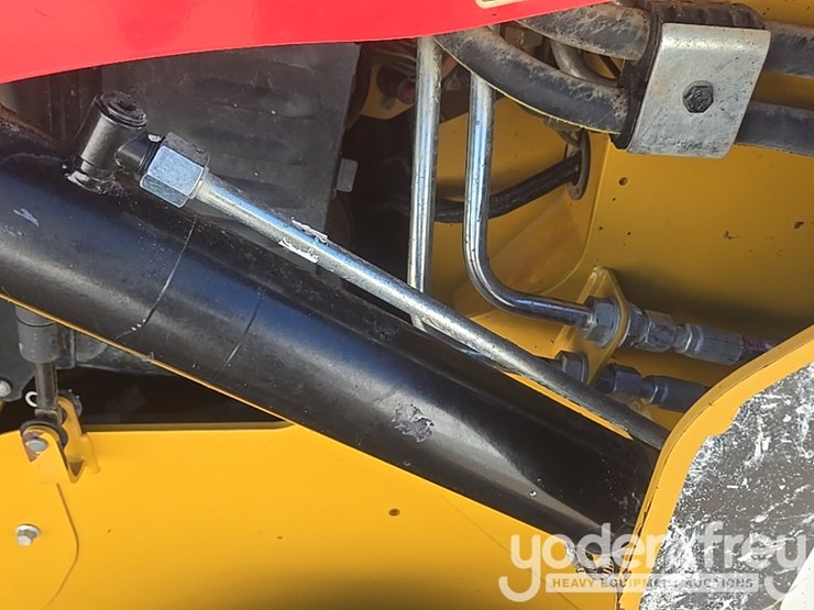 2017-caterpillar-262d-image-21