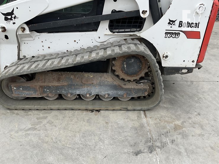 2021-bobcat-t740-image-9