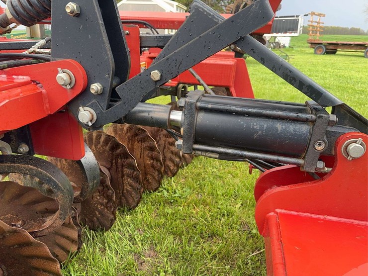 case-ih-330-image-61