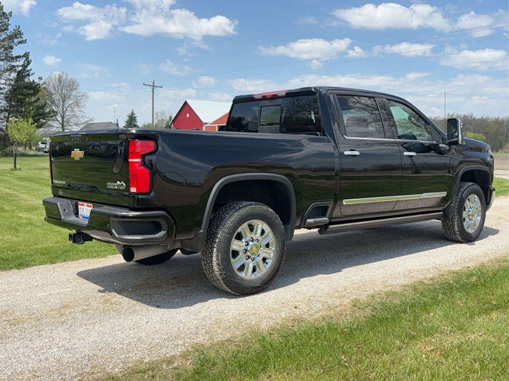 2025-chevrolet-silverado-2500hd-high-country-image-7