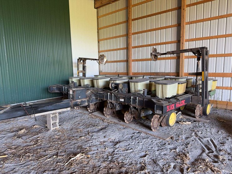 black-machine-12-13-image-2