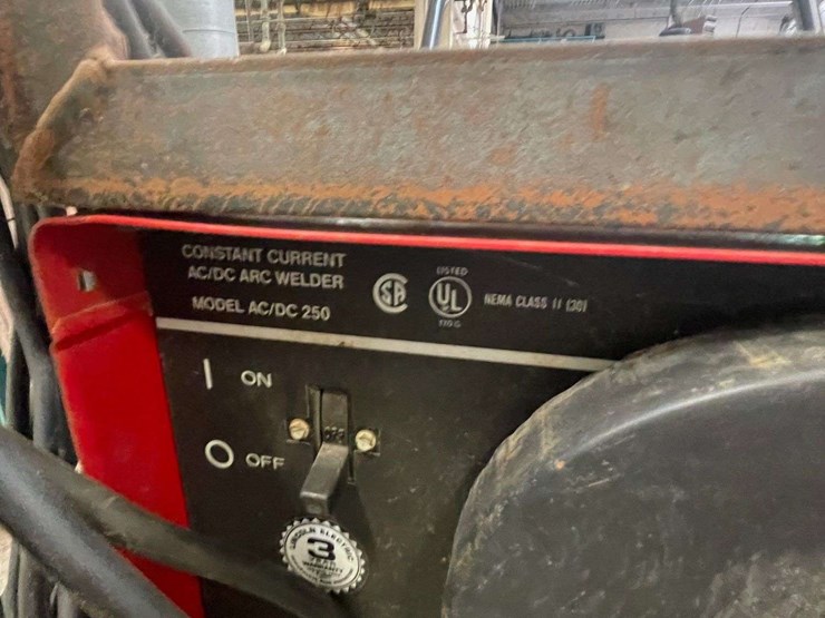 lincoln-electric-idealarc-250-ac/dc-welder-image-2