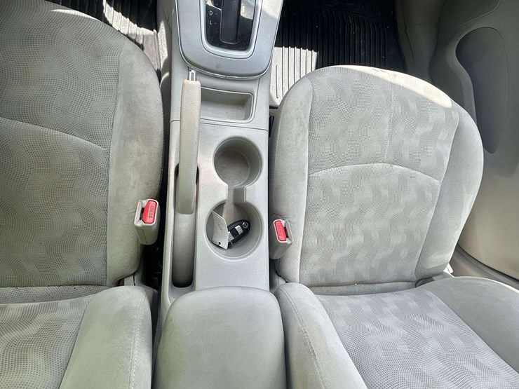 2013-nissan-sentra-sedan-image-16
