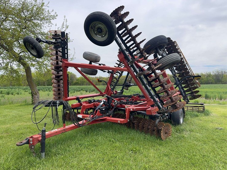 case-ih-330-image-2