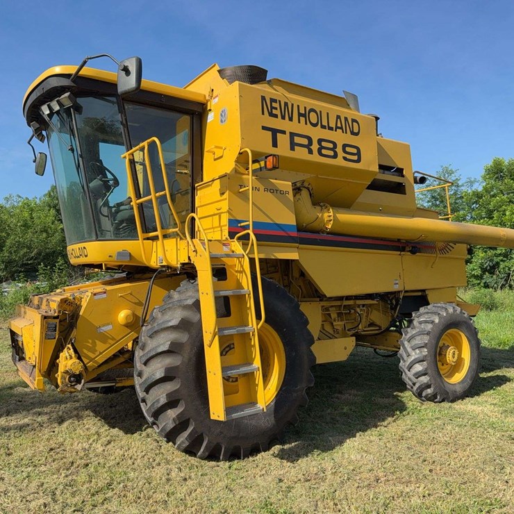 2002 NEW HOLLAND TR89
