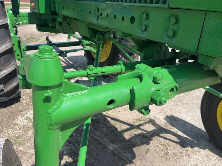 john-deere-4010-image-22