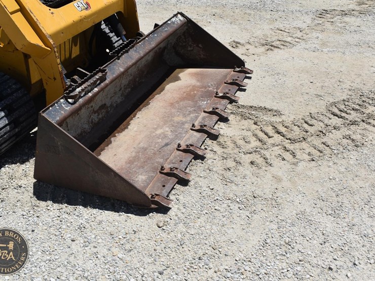 2023-caterpillar-259d3-image-11