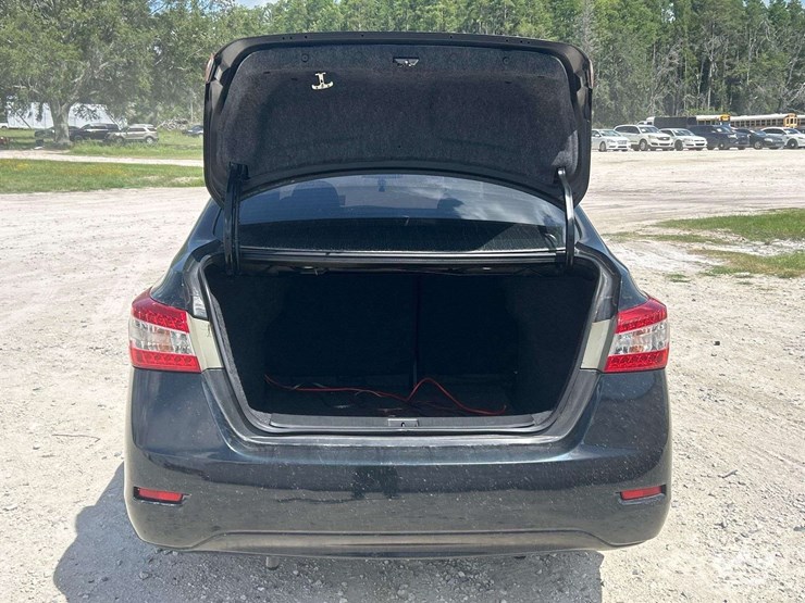 2015-nissan-sentra-sedan-image-22