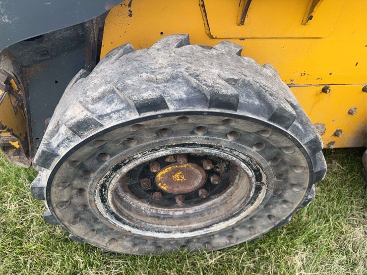 deere-318g-image-25