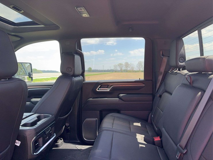 2025-chevrolet-silverado-2500hd-high-country-image-41