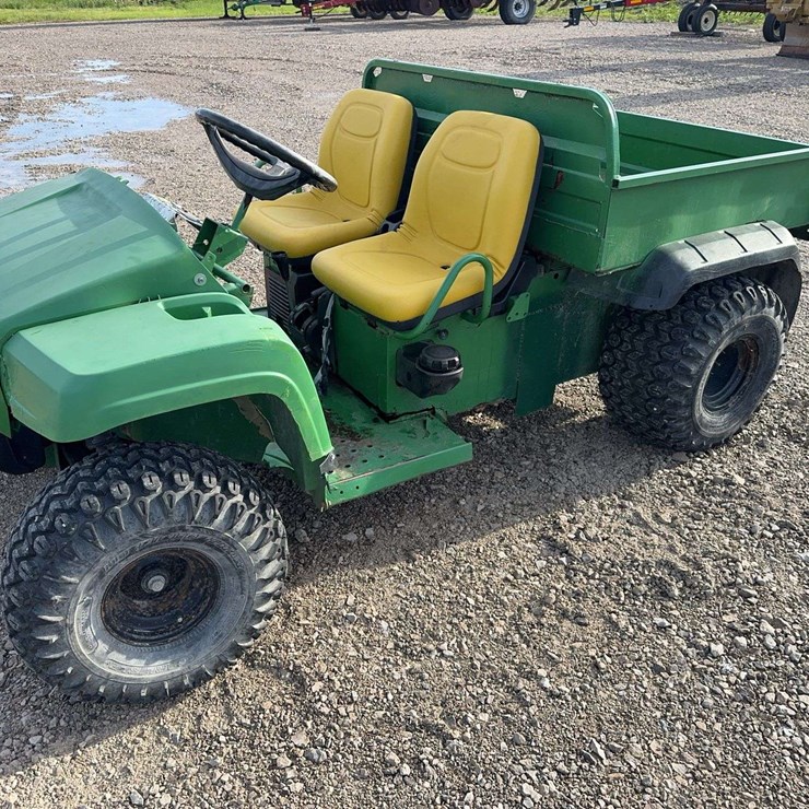 JOHN DEERE GATOR