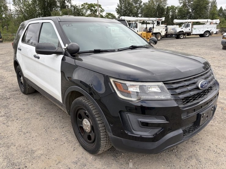 2017-ford-explorer-image-2