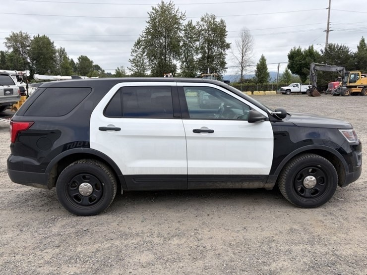 2017-ford-explorer-image-3