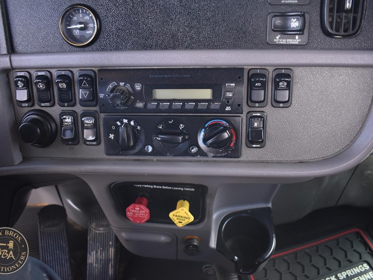 2013-peterbilt-367-image-49