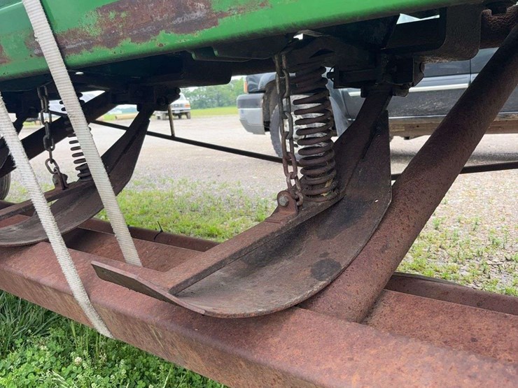 2011-john-deere-608-image-10