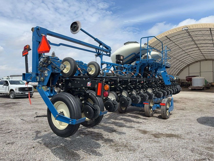 2013-kinze-3600-image-2