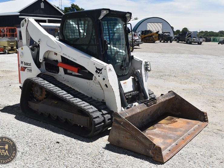 2022-bobcat-t740-image-10