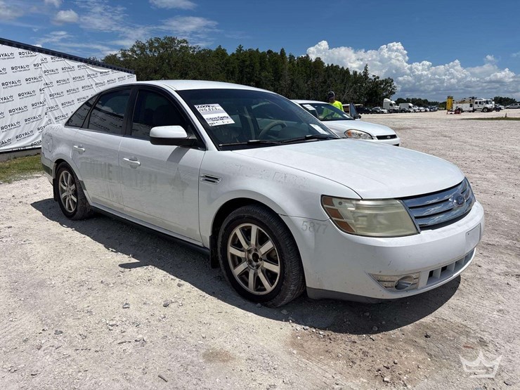 2008-ford-taurus-sedan-image-2