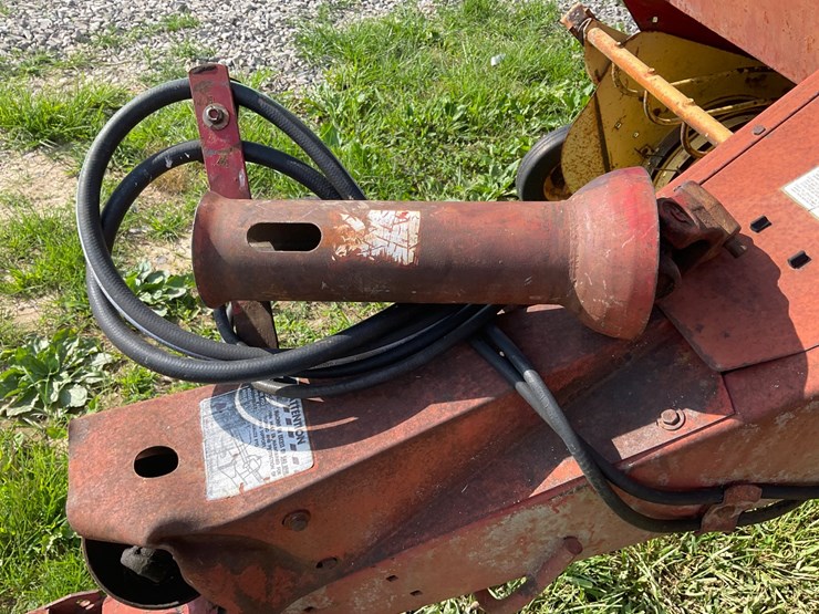 new-holland-851-image-9