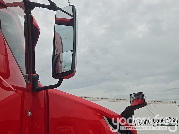 2019-volvo-vnl860-image-35
