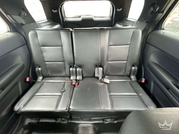 2016-ford-explorer-image-18