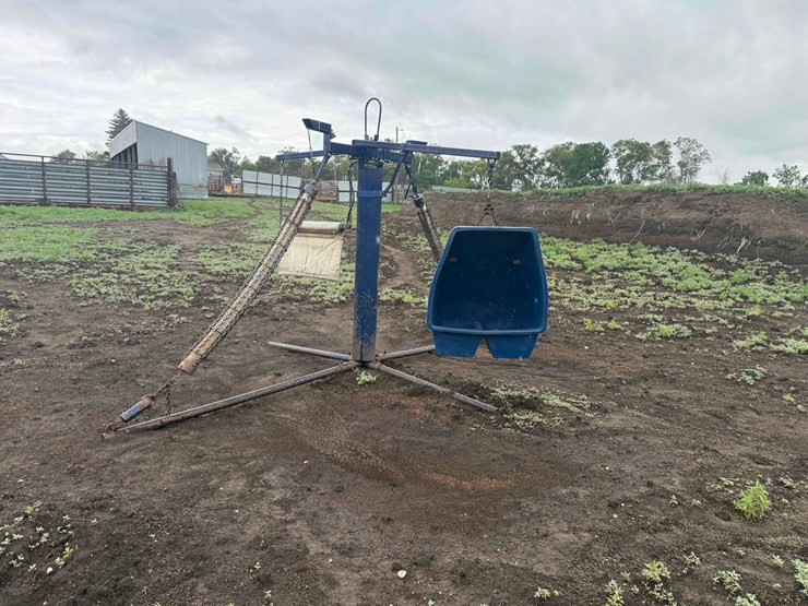 lewis-cattle-oiler-image-3