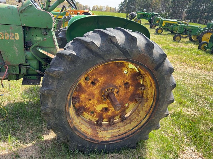 john-deere-3020-image-12