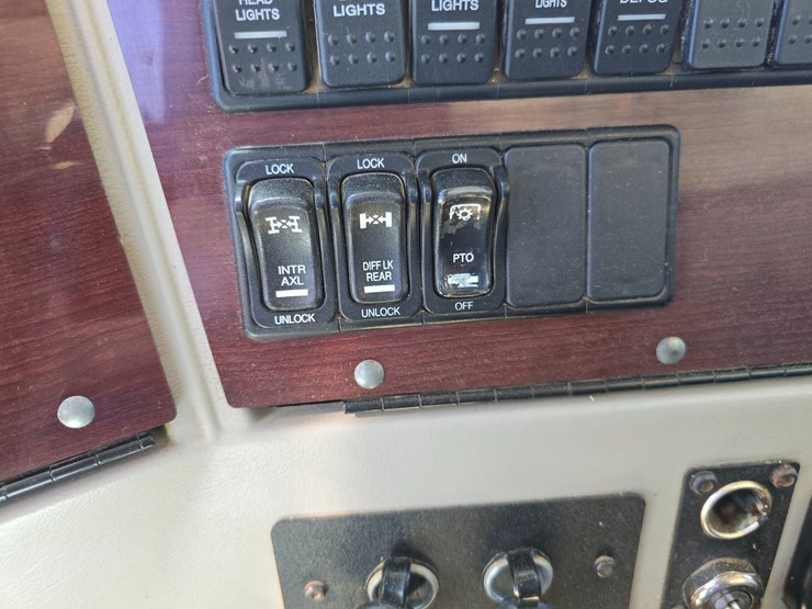 2020-western-star-4900-image-86