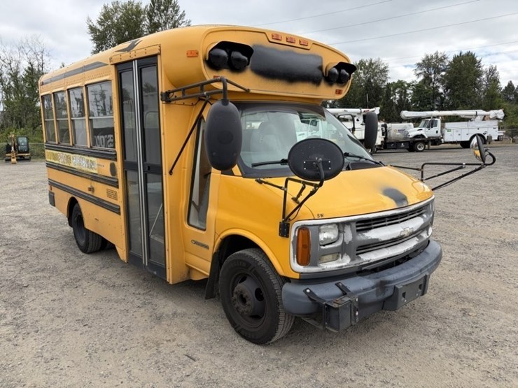 2002-chevrolet-express-3500-image-2