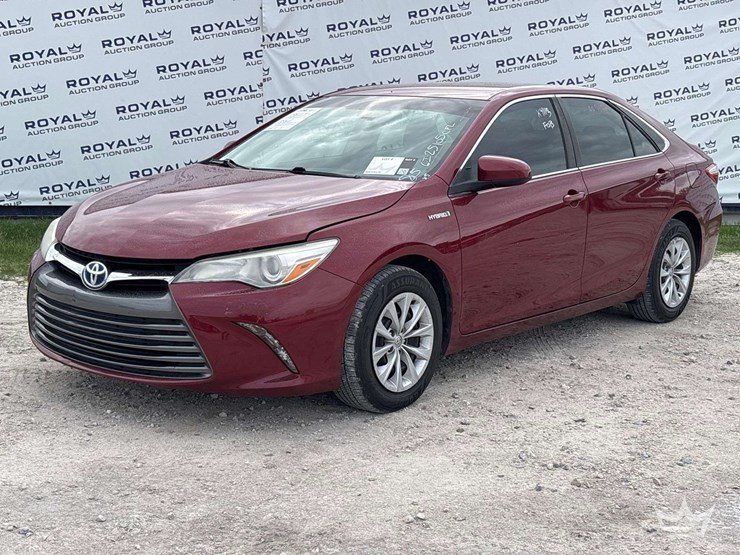 2016-toyota-camry-hybrid-sedan-image-1