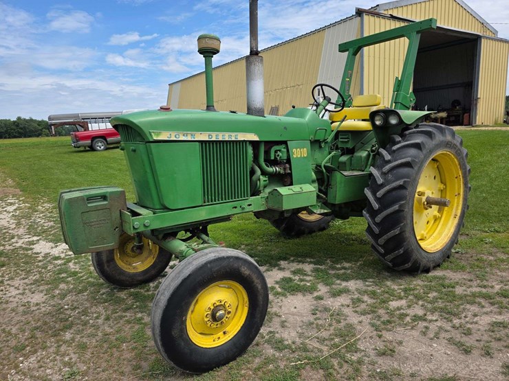 john-deere-3010-image-1