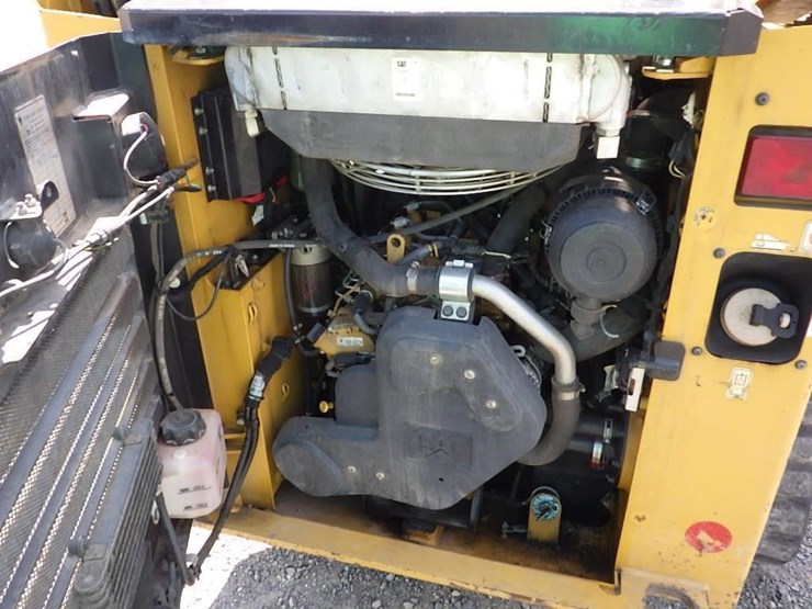 2017-caterpillar-239d-image-23