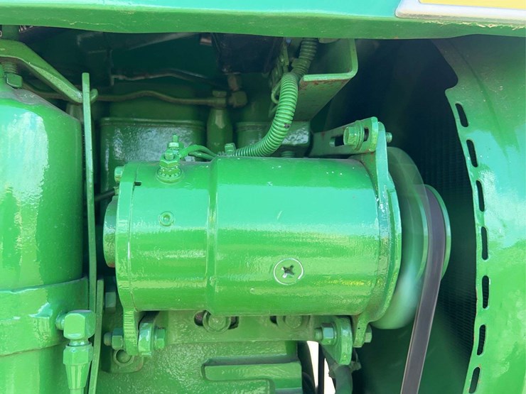 john-deere-4010-image-29