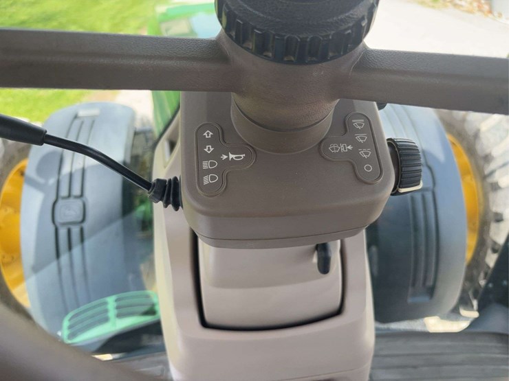 2013-john-deere-8285r-image-10