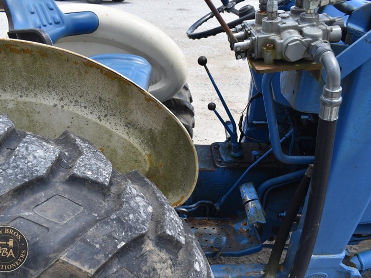 ford-4000-image-23