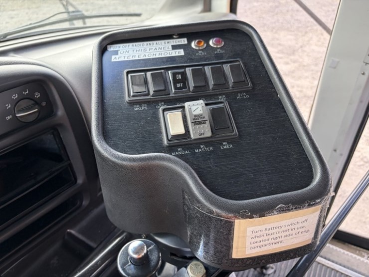 2002-chevrolet-express-3500-image-28