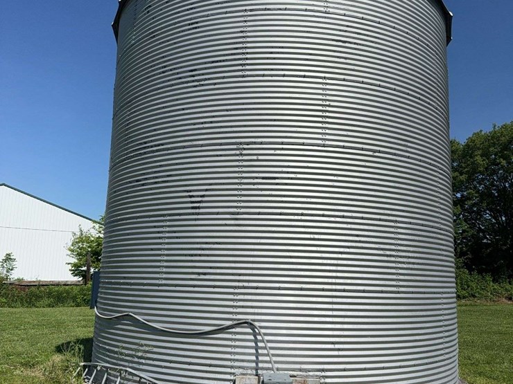 3200-bushel-grain-bin,-18ft,-with-fan,-3-phase,-floor-is-15-years-old,-electric-6''-unload,-buyer-removes-themselves-image-4
