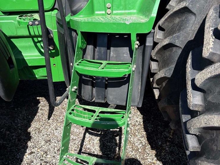 2010-john-deere-8320r-image-116