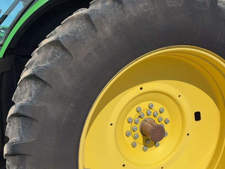 2011-john-deere-8260r-image-11