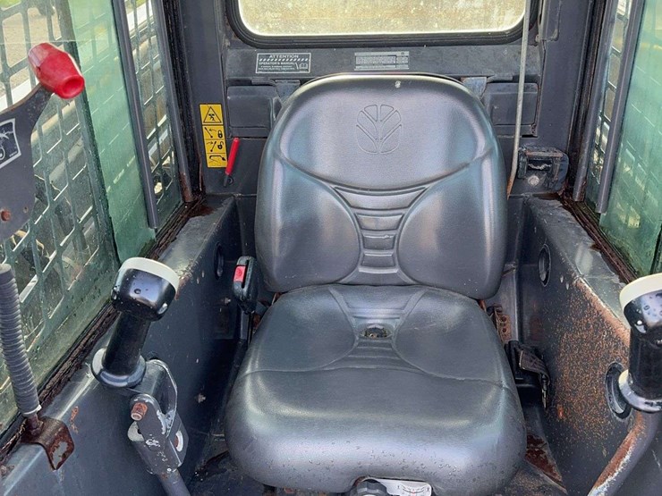 new-holland-l185-image-22