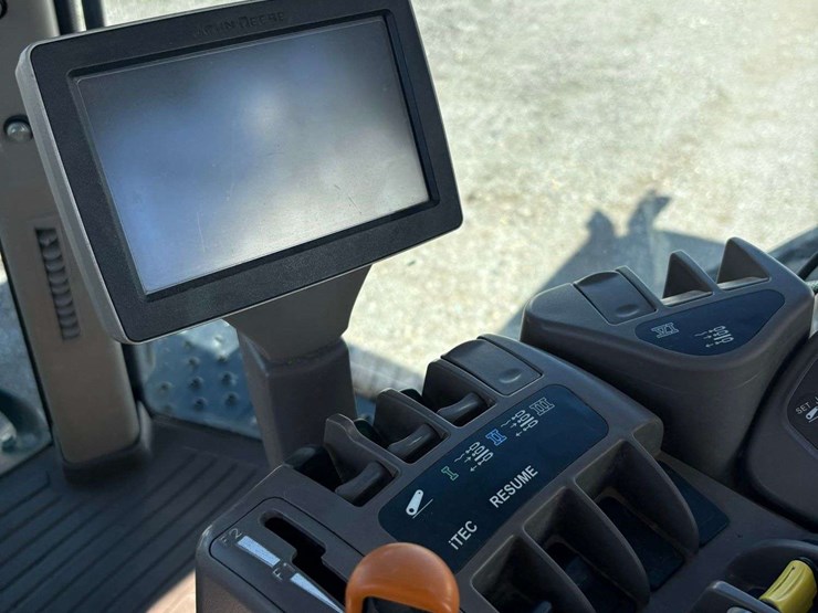2012-john-deere-7230r-image-47
