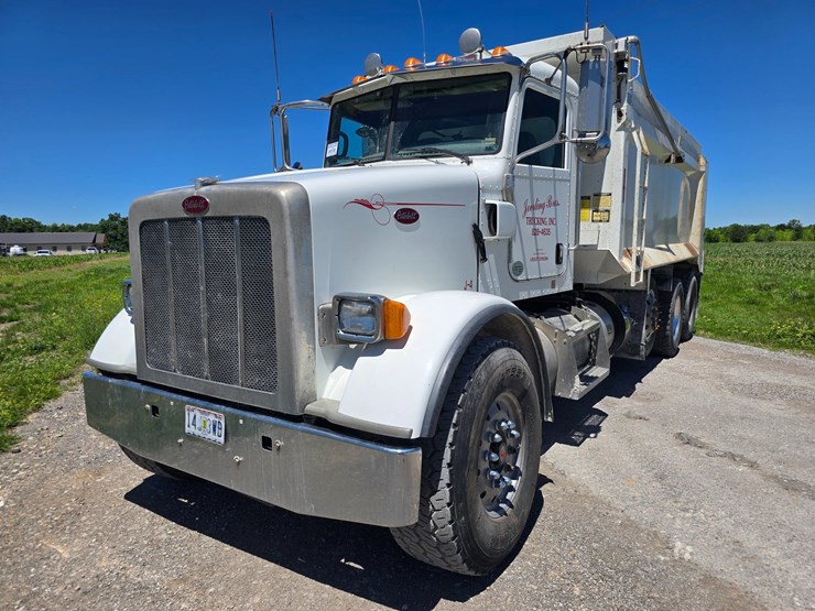 2017-peterbilt-365-image-1