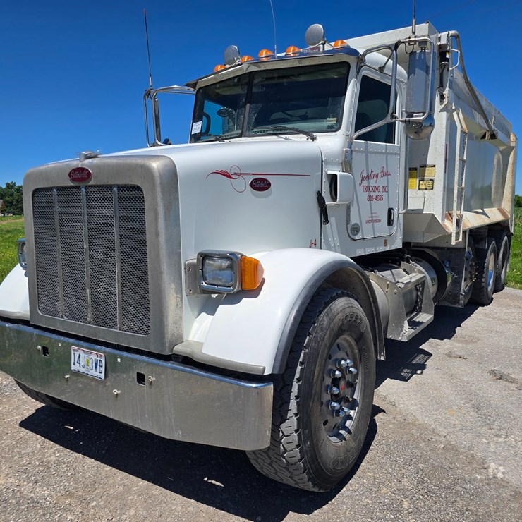 2017 PETERBILT 365