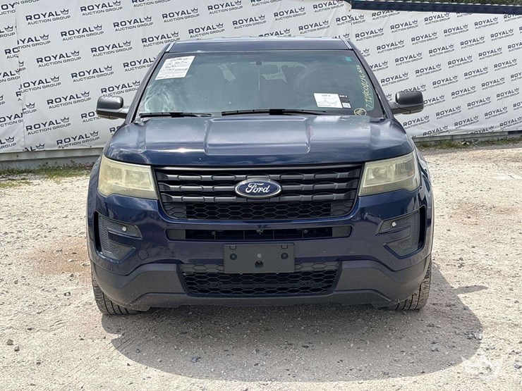 2016-ford-explorer-image-22